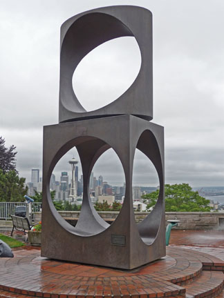 Doris Chase, Changing Form, 1971. Bronze. Image by Christopher Gildow. 